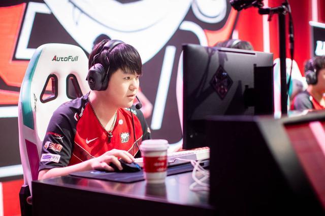 开云体育平台APP-KT横扫CLG，Kanavi拿下关键大龙激烈交锋成都决赛之夜，留下经典瞬间