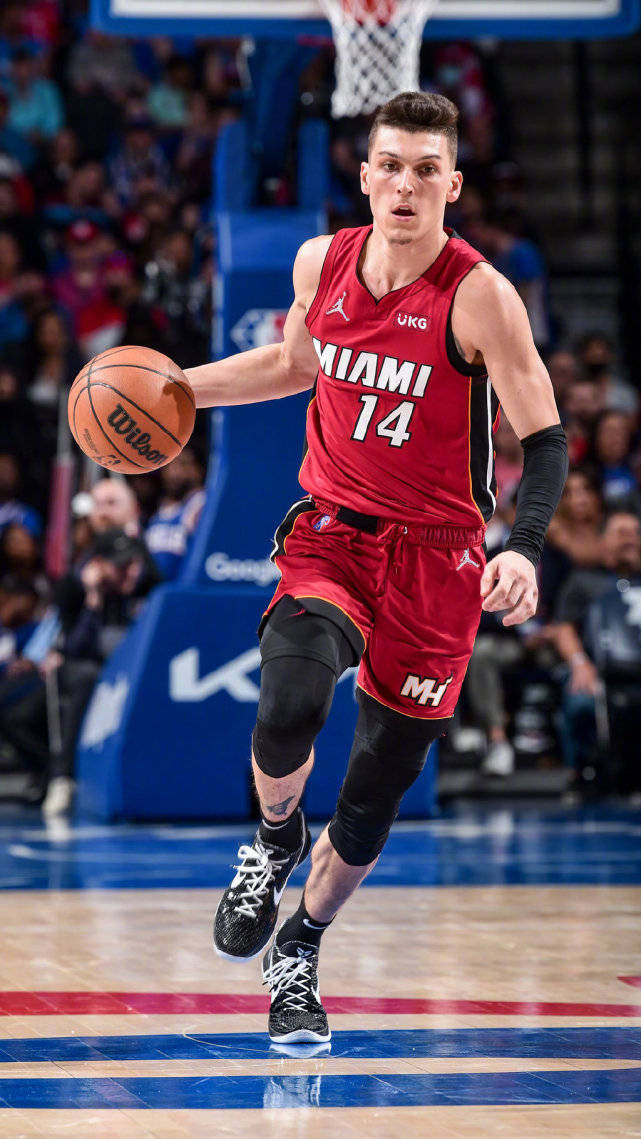 CLG轻取KT，ShowMaker关键团战开团秒人强强对话入围赛，强势挺进下一轮